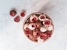 Connaissez-vous les Franui, ces délicieuses framboises enrobées de chocolat hyper rapides à faire