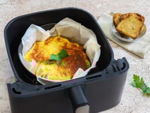 Pas le temps de cuisiner ? Cette quiche sans pâte au Air fryer est prête en 20 minutes