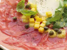 Carpaccio de bœuf et poires en vinaigrette de mangue