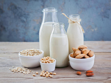 "Très riche en glucides" : ce lait végétal n’est pas aussi sain qu’on le croit, selon une diététicienne