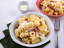 Testée et approuvée : voici la recette des pâtes à la carbonara de Luana Belmondo