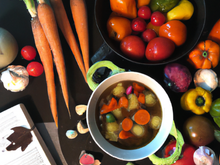 Soupe de la belle saison aux bizarreries du jardin