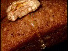 Cake moelleux aux noix croquantes et miel