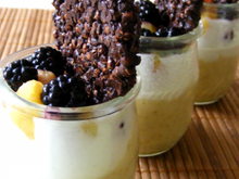 Millet épicé aux pommes et aux mûres et son croquant de chocolat au quinoa soufflé