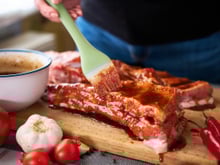 "Les marinades de 20 minutes, c’est inutile" : Un Meilleur Ouvrier de France nous partage ses conseils pour donner du goût à sa viande cuite au barbecue !