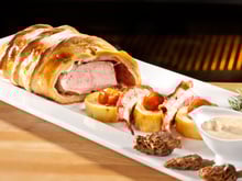 Magret de canard en croûte de Comté et crème de morilles au savagnin