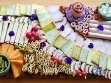 Raclette party : nos astuces pour réaliser un plateau de charcuterie parfait