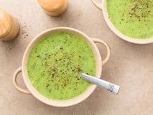 Soupe de courgettes à la Vache qui rit : la recette facile qui réconforte pour les journées fraîches de septembre