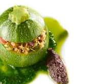 Courgettes farcies d'une concassée de pois chiches au couscous, tomates et olives noires, Tapenade à ma façon et persillade de coriandre