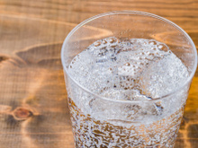 Faut-il faire son eau pétillante soi-même ou l'acheter directement en bouteille ? 60 millions de consommateurs a tranché