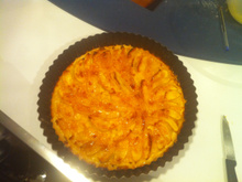 Tarte aux pommes, crème pâtissière et confiture d'abricot