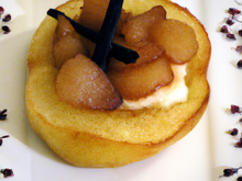 Poêlée de poires à la vanille sur une brioche perdue à la cannelle émulsion de fourme d'Ambert