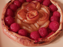 Tarte tatin aux pommes et framboises