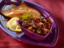 Aile de raie et pruneaux aux amandes