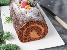 “C’est pas très compliqué” : la bûche roulée au chocolat de Philippe Etchebest qui va faire sensation à Noël