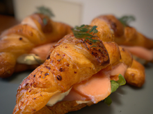 Croissants au saumon fumé maison