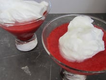 Soupe de fraises façon île flottante