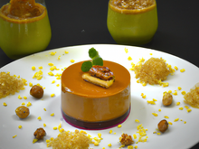 Mousse au Cantal entre-deux,caramel à la liqueur de verveine artisanale,gressins aux noix