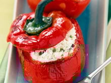 Poivrons farcis au Philadelphia, aubergines et tomates séchées