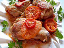Cuisses de lapin en papillote de lard et aux tomates
