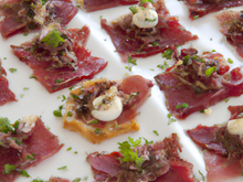 Canapés au carpaccio de bœuf et à l'origan