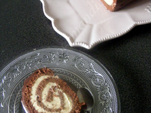 Bûche roulée au chocolat, crème légère saveur pain d'épices