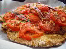 Tarte moutardée à la tomate et aux anchois