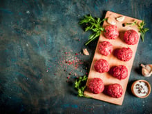 Pas sèches et faciles à façonner : découvrez nos astuces pour réussir vos boulettes de viande à la perfection
