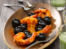 Gambas aux olives noires façons plancha et son gaspacho verde