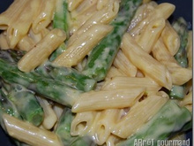 Penne au parmesan et aux asperges, sauce hollandaise