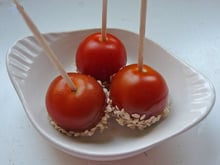 Tomate caramélisée et graines de sésame