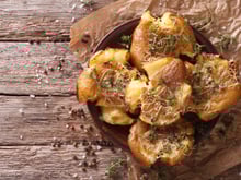 Pommes de terre tapées : la recette signée Laurent Mariotte avec sa touche ultra gourmande