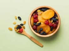Les fruits séchés sont-ils vraiment si sains ? Une biochimiste répond à la question !