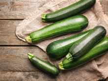 On a trouvé la recette qui plaira aux petits comme aux grands : des galettes de courgette version croque-monsieur !