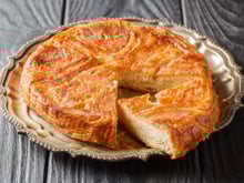 “Quoi de plus réconfortant ?” : Nina Métayer vous propose sa recette pour un Kouign Amann maison à tomber !