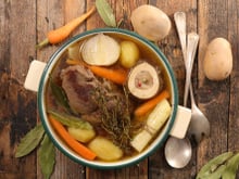 "Sinon elle est dure, elle est sèche... " : notre chef partage ses astuces pour réaliser un pot-au-feu avec une viande bien fondante !