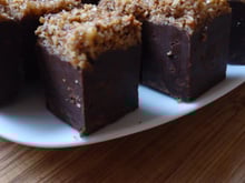 Fudges au chocolat noir, spéculoos et pralin