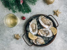 Vous servez du poisson ou des fruits de mer pour les fêtes ? Voici les vins à choisir selon un expert