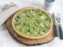 Quiche végétarienne aux asperges, petit pois et mâche