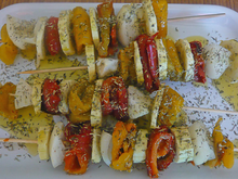 Brochettes de légumes colorés