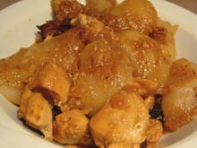 Dés de poulet aux poires caramélisées et épices douces