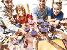 Pourquoi on boit du beaujolais nouveau même quand on n’aime pas ça ?