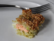 Crumble de courgettes, pommes et saumon