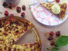 Clafoutis aux cerises au subtil parfum de pistache et sa glace à la pistache