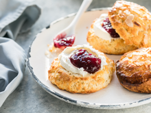 “L’idéal, c'est de les manger tièdes ou froids” : Julie Andrieu partage son petit secret pour avoir des scones comme en Angleterre