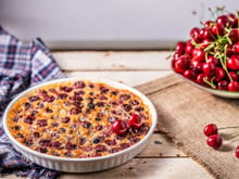Clafoutis aux cerises : le secret des grands-mères pour une texture parfaite (et l’erreur que l’on fait presque tous)