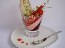 Verrine girly aux fraises, coquelicot et pralines roses