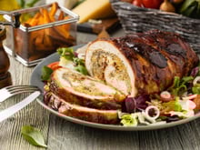 “On va faire comme un rôti” : Philippe Etchebest livre sa recette pour réinterpréter la fameuse dinde aux marrons de Noël