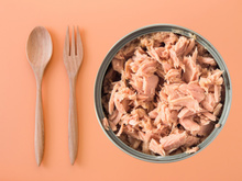 “Ça veut pas dire qu’il faut se l’interdire” : le Dr Jimmy Mohamed explique combien de poissons gras manger sans danger