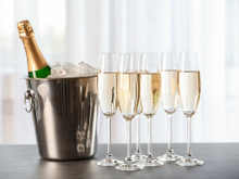 Cette astuce pour refroidir une bouteille de champagne en quelques minutes avec du sel fonctionne-t-elle vraiment ?